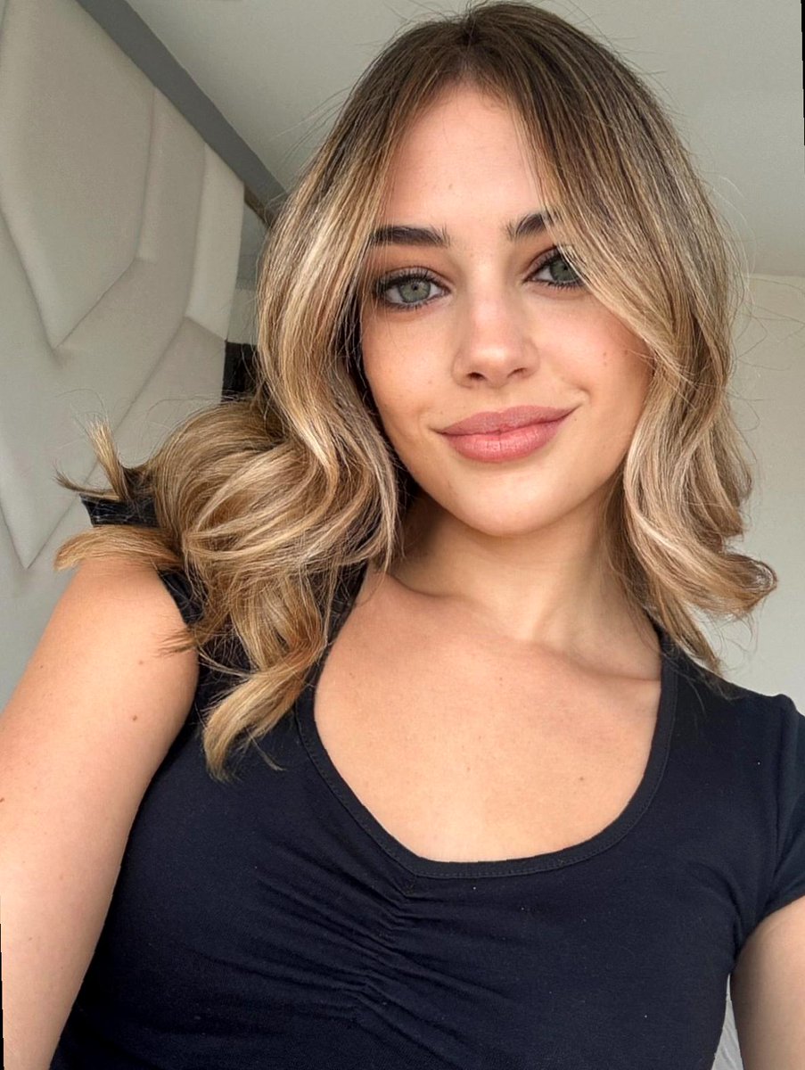 Hailey Jones 🌙 tweet media