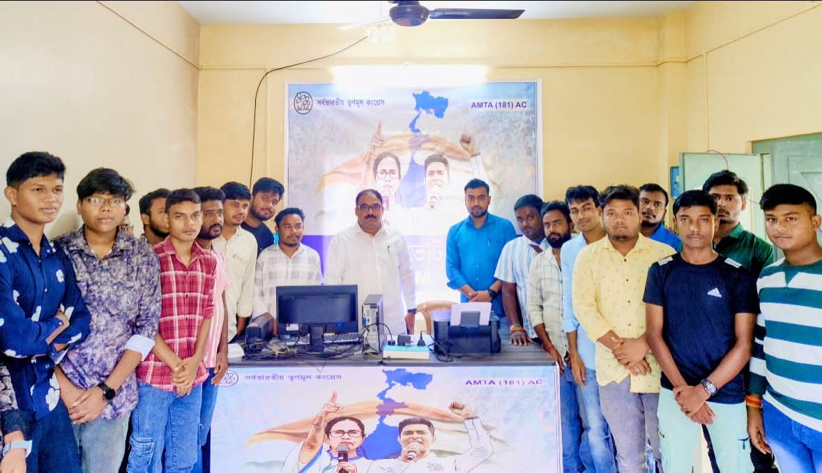 SukantaPaulAITC's tweet image. সর্বভারতীয় তৃণমূল কংগ্রেসের সাধারণ সম্পাদক অভিষেক বন্দ্যোপাধ্যায়ের নির্দেশ অনুসারে প্রতিটি বৈধ নির্বাচকের ভোটাধিকার সুনিশ্চিত করতে আমতা কেন্দ্র তৃণমূল কংগ্রেসের &quot;WAR ROOM&quot;-এর শুভ সূচনা অনুষ্ঠানে উপস্থিতি।
#Banglar_vote_raksha_shibir_Amta