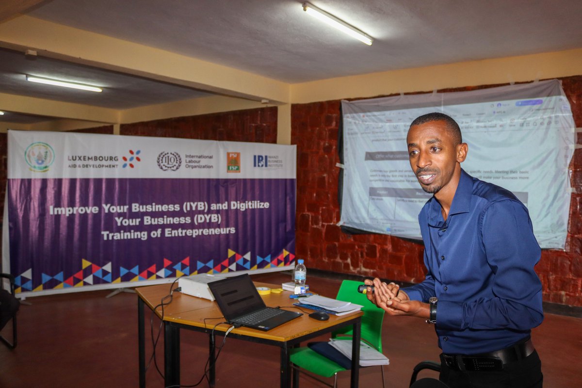 BusinessImanzi's tweet image. More #highlights from Day 2 : Engaging #presentation on increased sales by attracting and retaining customers. From power of #customers to your business to consistently build a positive image for your business