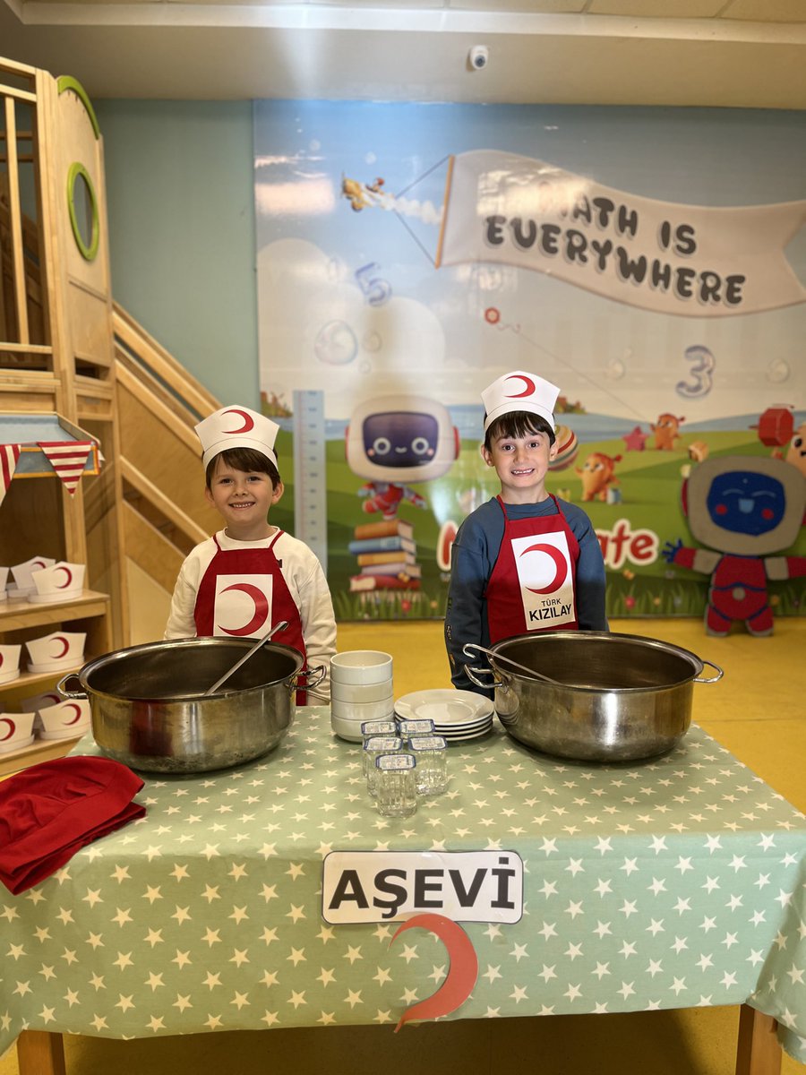 BK_Trabzon's tweet image. Minik kalplerimizle Kızılay Haftası’nı kutladık! 💛
Yardımlaşmayı, paylaşmayı ve birbirimize destek olmayı drama etkinliğimizle öğrendik.
Küçük eller, büyük iyilikler için! 🤝🩸

#KızılayHaftası #OkulÖncesi #Yardımlaşma #MinikKalpler #BahçeşehirKoleji