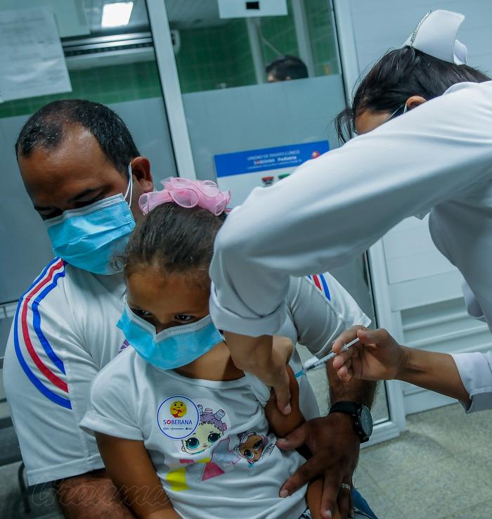 EmbaCuba_My's tweet image. More than 68,000 #Cuban girls will receive a dose of the Human Papillomavirus (HPV) vaccine to protect them against cervical cancer. 
Cuba&apos;s national childhood immunization program, which administers 13 different types of vaccines, 8 of which are produced domestically.