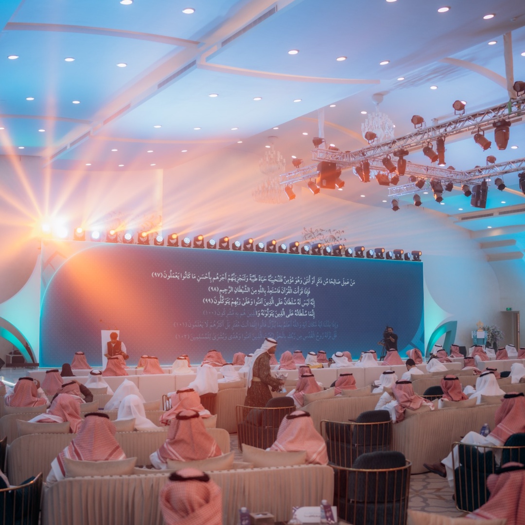 majchaward's tweet photo. لحظات استثنائية من حفل إعلان الفائزين بـ جائزة محمد بن عبدالعزيز الجميح لتعزيز القيم، 
حيث اجتمع المبدعون وتجسدت القيم في مبادرات تركت أثرًا حاضرًا في المجتمع.