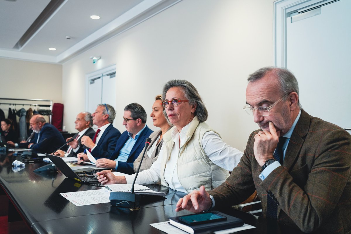 DeputesDem's tweet image. Réunion de groupe ce matin. 📸

Pendant que d’autres multiplient les postures et les amendements inapplicables ou inconstitutionnels, nous restons concentrés sur l’essentiel :

Réduire la dépense, renforcer l’équité fiscale par des contributions ciblées, agir avec responsabilité.