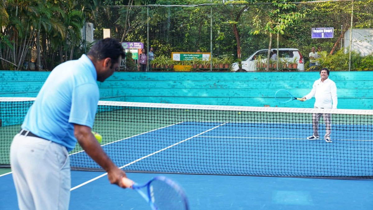 achyuta_samanta's tweet image. Fortunate to play tennis with my dear friend, India’s legendary tennis icon @Leander Paes Ji.
Though I was deprived of sports facilities in my childhood, I have always ensured that every child at KIIT &amp;amp; KISS gets world-class infrastructure &amp;amp; opportunities to grow through sports.