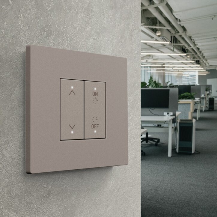 La estética de #LightNow de #BTicino llega también a los sistemas #KNX. La gama se amplía con nuevos dispositivos multifunción y comandos conectados para la automatización de viviendas y edificios, que se comunican a través de KNX.

👉 bit.ly/42rm100