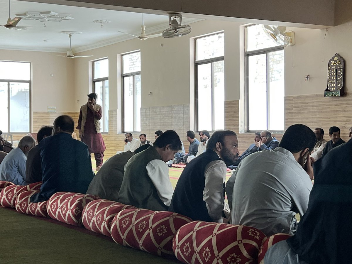 سابق صوبائی وزیر الحاج عبد الواحد صدیقی بی این پی عوامی کے ایم پی اے رحمت صالح  بلوچ  کے بھائی کے ایصالِ ثواب کے لیے فاتحہ خوانی کر رہے ہیں۔ اس موقع پر مرحوم کے لیے دعائے مغفرت کی گئی کہ اللہ تعالیٰ اُن کی مغفرت فرمائے، جنت الفردوس میں اعلیٰ مقام عطا کرے، اور اہلِ خانہ کو صبرِ