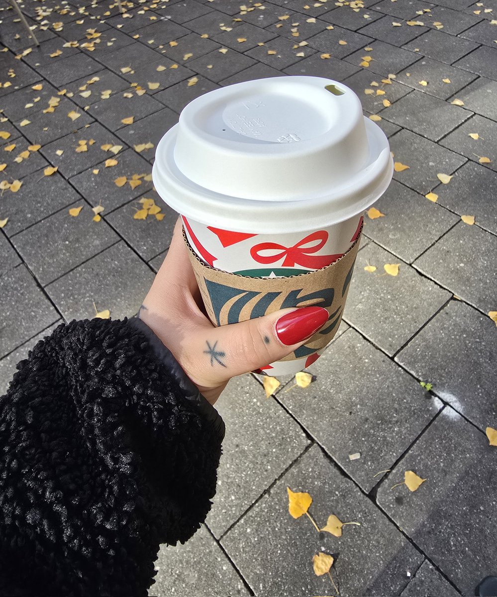 Gingerbread Latte: For Me
6 Euro Payment: For You