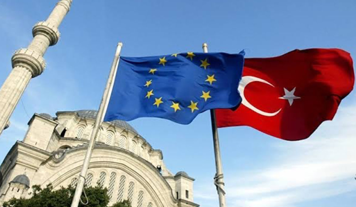 Avrupa birliğine girebilmek için, ne gavur olabildik, ne de müslüman kalabildik..
NATO’da durum nedir derseniz..?