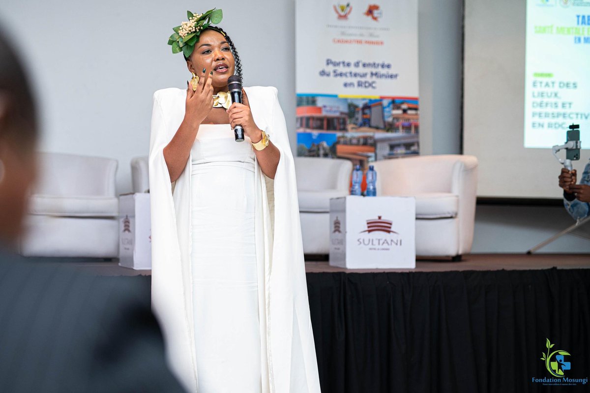 FMosungi's tweet image. Un moment fort de notre table ronde ✨
La slameuse Florence Meta a su mettre des mots sur nos maux, rappelant avec puissance et sensibilité l’importance de parler de santé mentale. 🎤💚
#SantéMentale #BienÊtre #TableRondeKinshasa