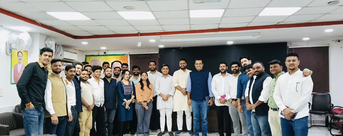 करोल बाग ज़िला के नारायणा वार्ड में निगम पार्षद के उपचुनाव के संदर्भ में आयोजित BJYM बैठक को संबोधित किया।

<a href="/gupta_rekha/">Rekha Gupta</a> 
<a href="/Virend_Sachdeva/">Virendraa Sachdeva</a> 
<a href="/PavanRanaRSS/">Pavan Rana</a>