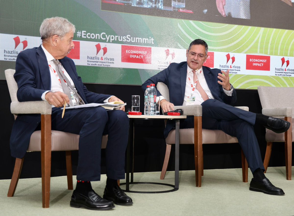 Η Κύπρος επιδεικνύει αξιοσημείωτη ανθεκτικότητα, με ρυθμούς ανάπτυξης γύρω στο 3%, ανεργία σε ιστορικά χαμηλά επίπεδα και δείκτη χρέους ως προς ΑΕΠ κοντά στο όριο 60% της Συνθήκης του Μάαστριχτ, δήλωσε ο Διοικητής της Κεντρικής Τράπεζας της Κύπρου, κ. <a href="/PatsalidesChris/">Chris Patsalides</a> , στο 21ο