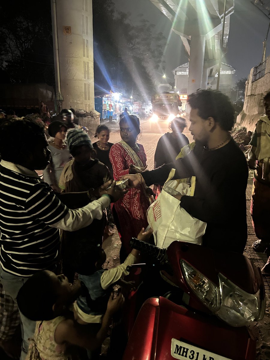 DaanaPaani_'s tweet image. A small act of kindness can fill a big hunger. 🍲 #daanapaanifoundation #fyp #spreadinglove