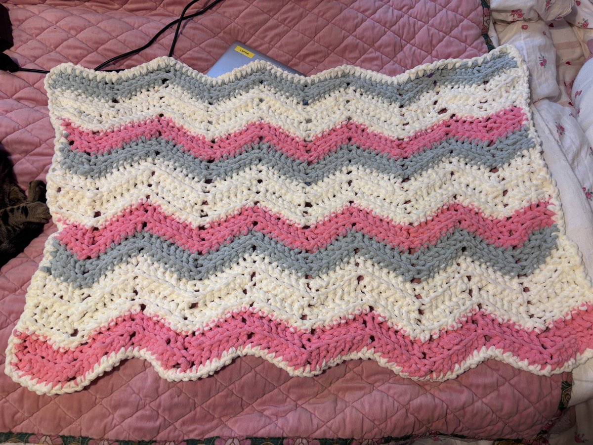 mydrunkpumpkin's tweet photo. I made a crochet blanket!! She’s a little wonky because it’s my first time ever trying something like this but I MADE A BLANKET

(for the cats) https://t.co/0RRdZswKwN