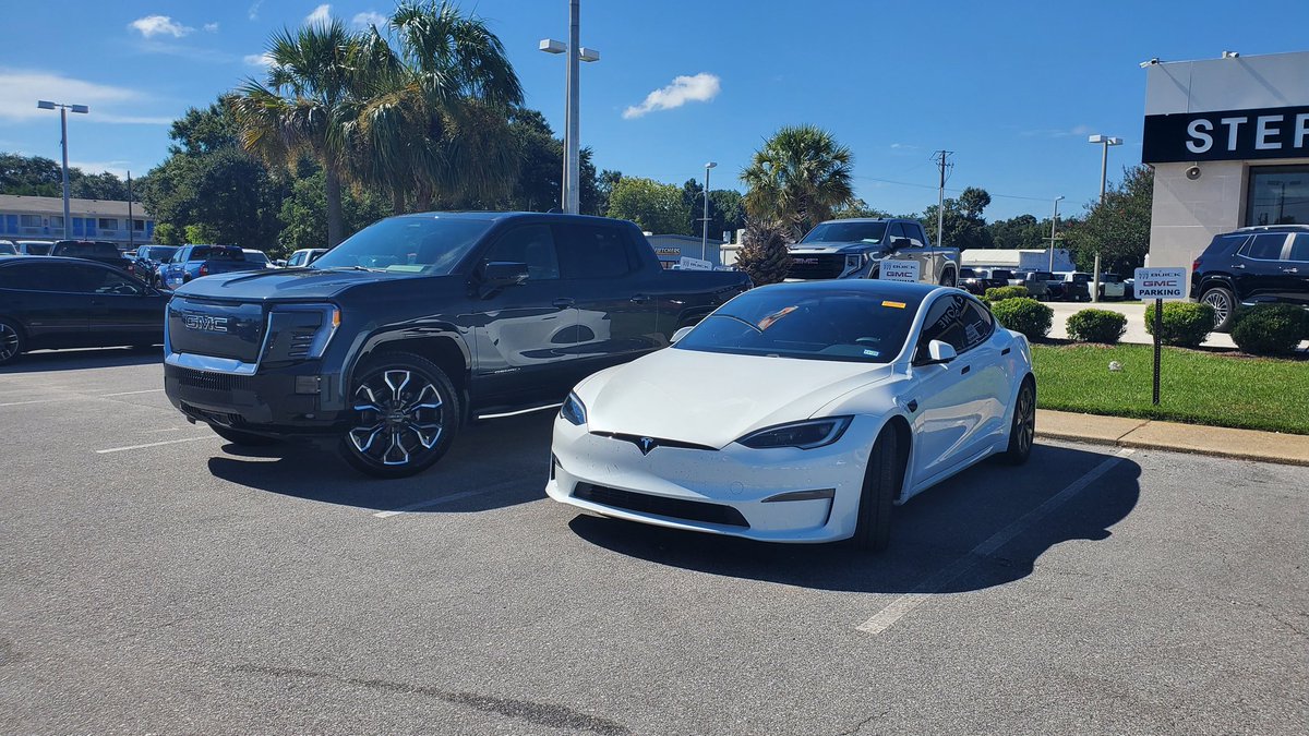 ALilofThisnTha1's tweet photo. 🤔a better built vehicle all around but using #FSDBeta #fomo is wild to me when 10% barely use it and 90% of all @Tesla @tesla_na owners could careless about it/only hesitation in trading my Model S was being pissed off/scammed w/fully buying @teslasi #FSDBeta w/zero value https://t.co/XZ7s3jAf7s