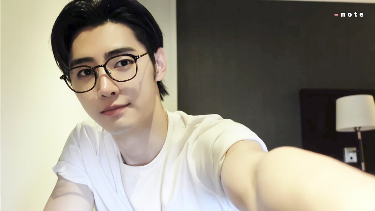 벌벌떠는아기백구에서 멋잇는어른남자됨...ㅇㄸㅎ😭💦😭😭😭💦💦