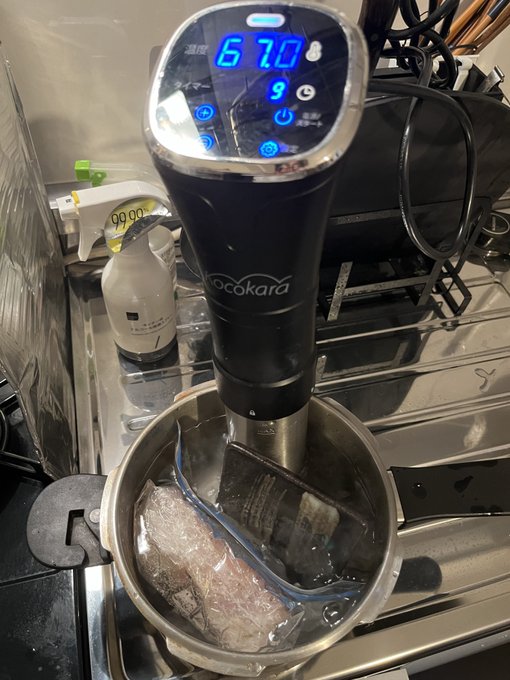 いつもの鶏ハム仕込み

誕プレのレモンサワーもラスイチ

明日誕生日ってことにして干し芋に突っ込んでおくか 