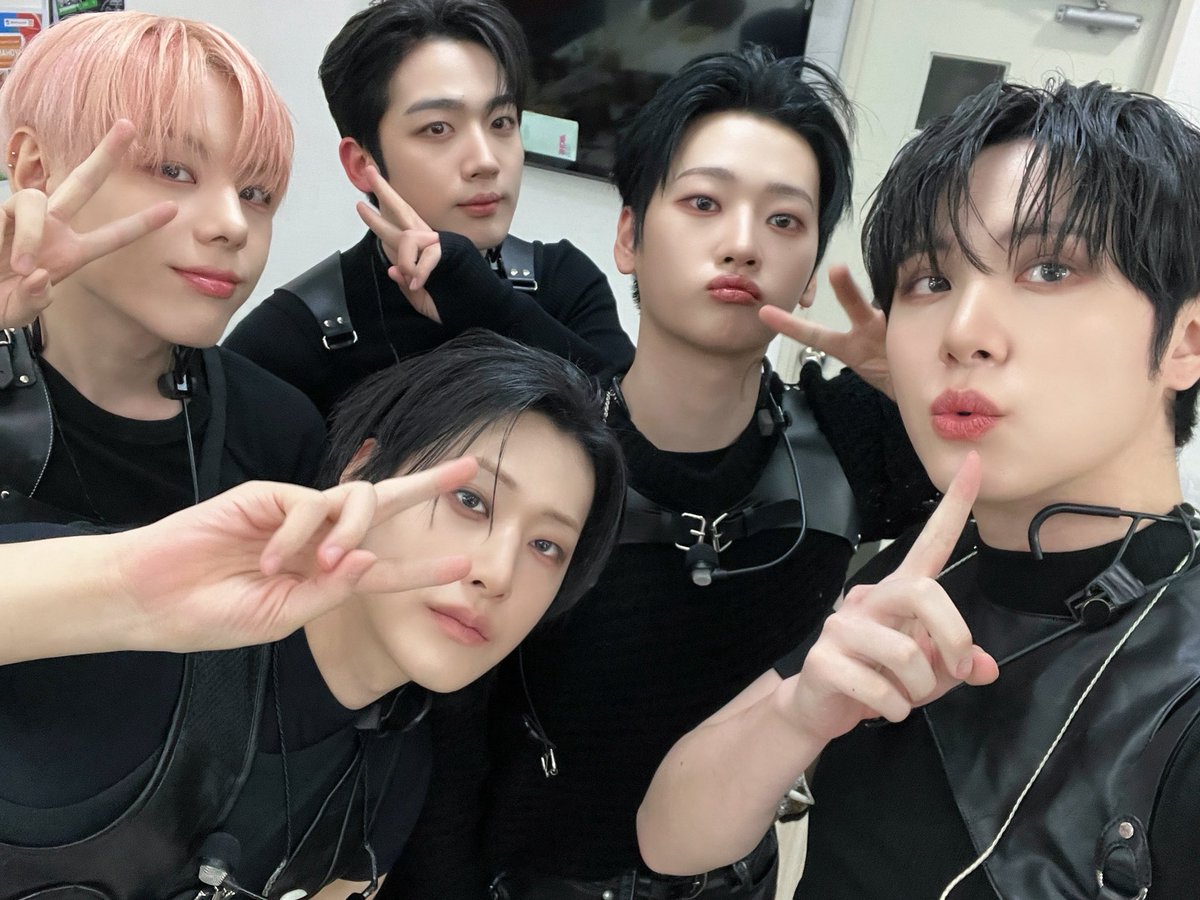 커댕이&amp;울아이 ♥️웰컴백홈♥️
고향에 온듯한 따사로움☀️
루아이 응원소리는 위아이를 춤추게 해👏
서로에게 자부심 가득한 루아잉위아잉 포레버💕

#위아이 #WEi
#Wonderland #HOME