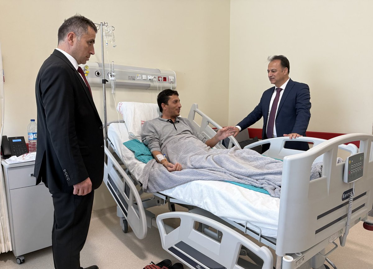 İl Millî Eğitim Müdürümüz Sn. M. Necmeddin DİNÇ, hastanede tedavi gören öğrencimizi ve okul müdürümüzü ziyaret ederek geçmiş olsun dileklerinde bulundu.
Kendilerine acil şifalar diliyoruz. 💐 <a href="/tcmeb/">Millî Eğitim Bakanlığı</a> <a href="/Yusuf__Tekin/">Yusuf Tekin</a> <a href="/Burdurvalilik/">T.C. Burdur Valiliği</a> <a href="/necmidinc/">M.Necmeddin Dinç</a>