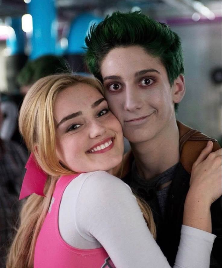 dzombiesbrasil's tweet image. Tem outra dupla verde e rosa que a gente adoraria ver no Brasil…👀🩷💚

E se chamar, eles vem! 
@CCXPoficial @DisneyPlusBR #Zombies4NaCCXP