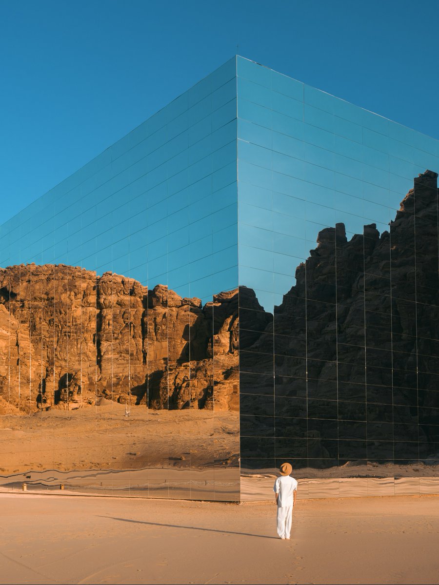 Rising from the desert, @marayaalula tells a story of modern brilliance set against ancient beauty.

📸@gordonxies 

#Maraya #traveldestination #UNESCO #BanyanTreeAlUla