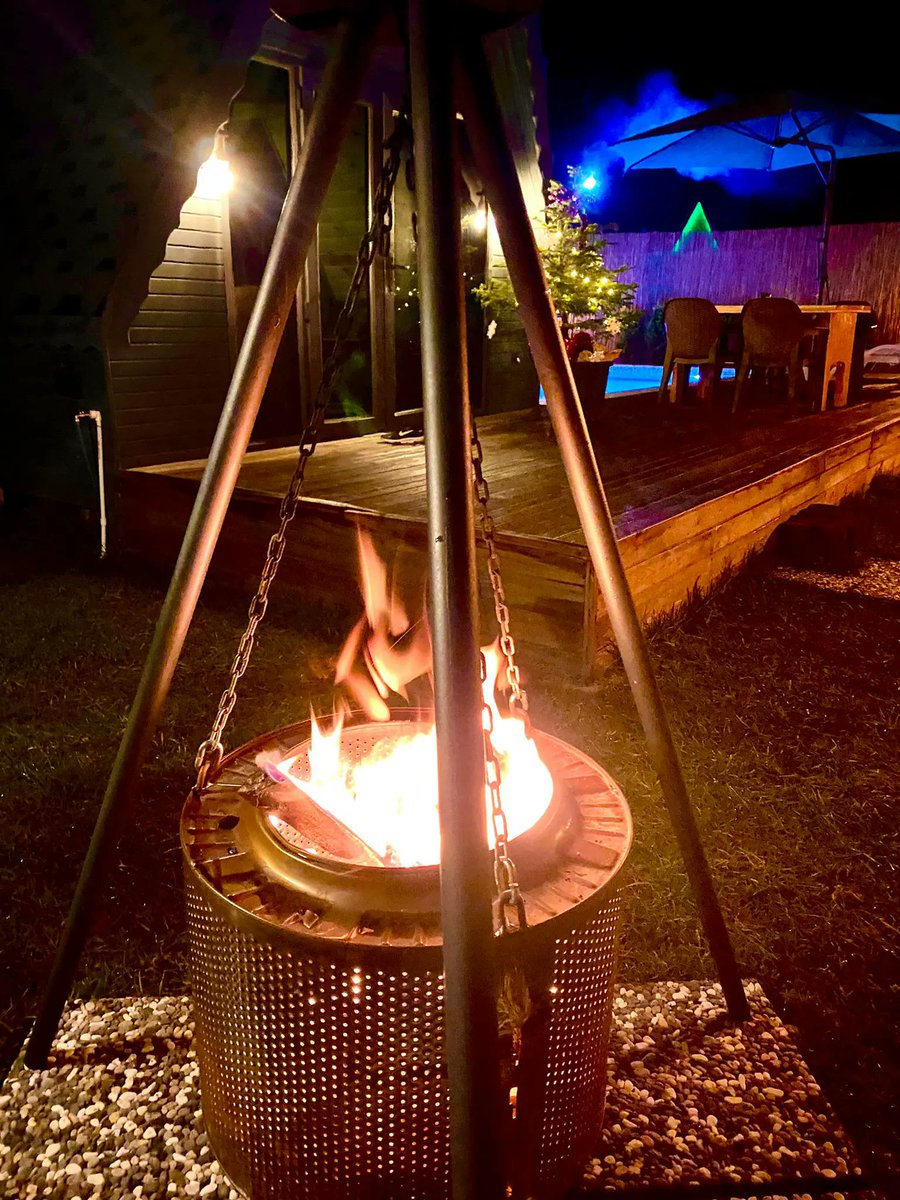 سلام علیکم 
İnsanlarla münasebetin, ateşle münasebetin gibi olsun ;
Çok yaklaşma yanarsın,
Çok uzaklaşma donarsın ...
                                  Sadi-i Şirazi

HAYIRLI AKŞAMLAR HERKESE. ☕💫