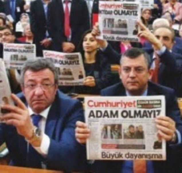 Ekrem'in emir eri, ülkesini Avrupa'ya şikayet eden çapsız, millet iradesine dil uzatan tipi tip Özgür 
#HaddiniBilÖzel