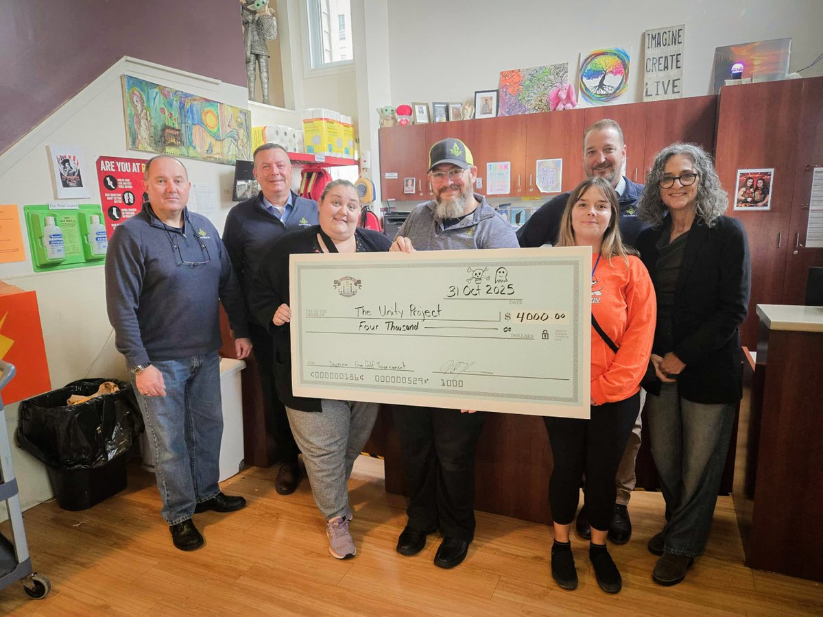 UnityProjectLdn's tweet image. The Tuscan 195 raised $4K for relief of homelessness during their charity golf tourney. Thank you!

In photo: Mike York, Brent Shea, Richard Hartwick and Geoff Upton presenting cheque on frontline w/ Becca, Brittany and Silvia.