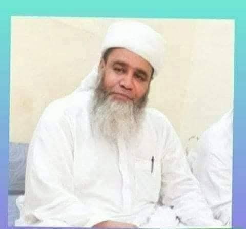 یہ دیکھو سر پر پگڑی ،سفید داڑھی سفید کپڑے ہاتھ میں کتاب سادہ لباس اس نے کسی کا نقصان کیا تھا کہ وہ شہی۔د کیا 
ایک اور چراغ بجھا دیا گیا
پاکستان — وہ ملک جہاں علم کی شمع روشن کرنے والے علما کا خون سب سے سستا سمجھا جانے لگا ہے۔
چارسدہ مندنی سے تعلق رکھنے والے معروف عالمِ دین، جمعیت