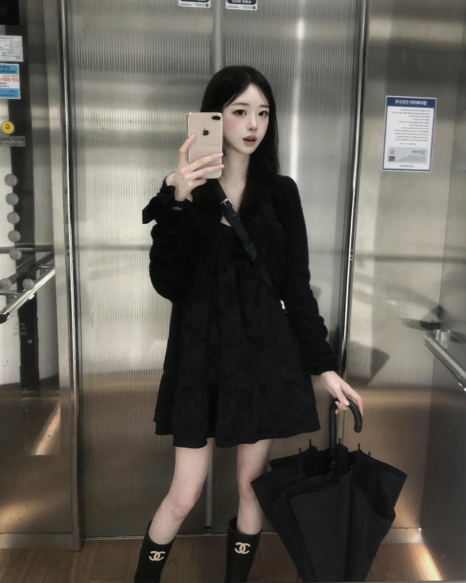 Tpl0FFS9QFFtqPh's tweet photo. 날씨가 미쳣따리 너무좋앙 이렇게 입고 터미널 리액션~부끄러워  ^^
 #섹트 #맘눌뎀 https://t.co/YgyCXBQgu1