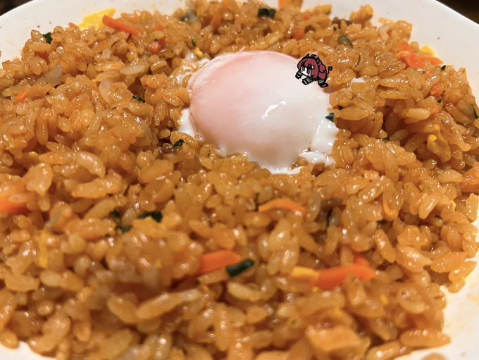 ドン!とロアちゃん ロアちゃん丼食べてる? 丼に入れて食べるごはは美味しさもドンと!倍増するよね ロアちゃんはご飯の上に何を乗せて食べたい? もしかして家系ラーメン! ロアちゃんが美味しい丼物見つけられるように〜 今日のご飯 ビビンバ炒飯 #ロアート