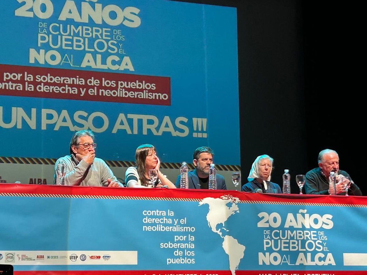 Ya estamos en Mar del Plata a los 20 años de la Cumbre de los Pueblos y el "NO AL ALCA" 

Mesa de apertura con la participación de Carlos Bianco, Hugo Yasky, Hugo Godoy de la CTA, Marita Gonzales de la CGT e Irene Molinari de Madres filial Mar del Plata.
