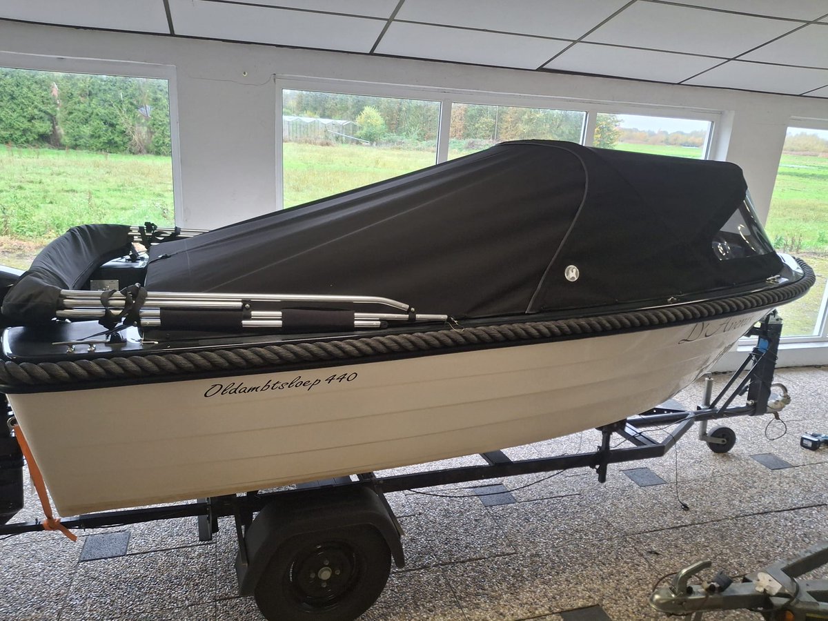 ReindersBoten's tweet image. Hele leuke klussen voor het najaar .....
Afgelopen week hebben we deze Oldambtsloep 440 mogen voorzien van een buiskap met afdekkleed kleur zwart.
#oldambtsloep #buiskap #leukeklussen