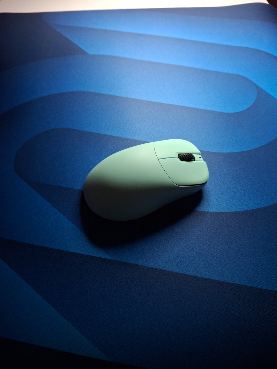 HOLMEScsgo's tweet image. Oh hello there beautiful 😍
Been using ZOWIE G-SR-SE Rogue with Vaxee Zygen NP-01S lately, but now it&apos;s time to test out the new H-SR-SE BLUE II
Ty @ZOWIE_EU for sending one