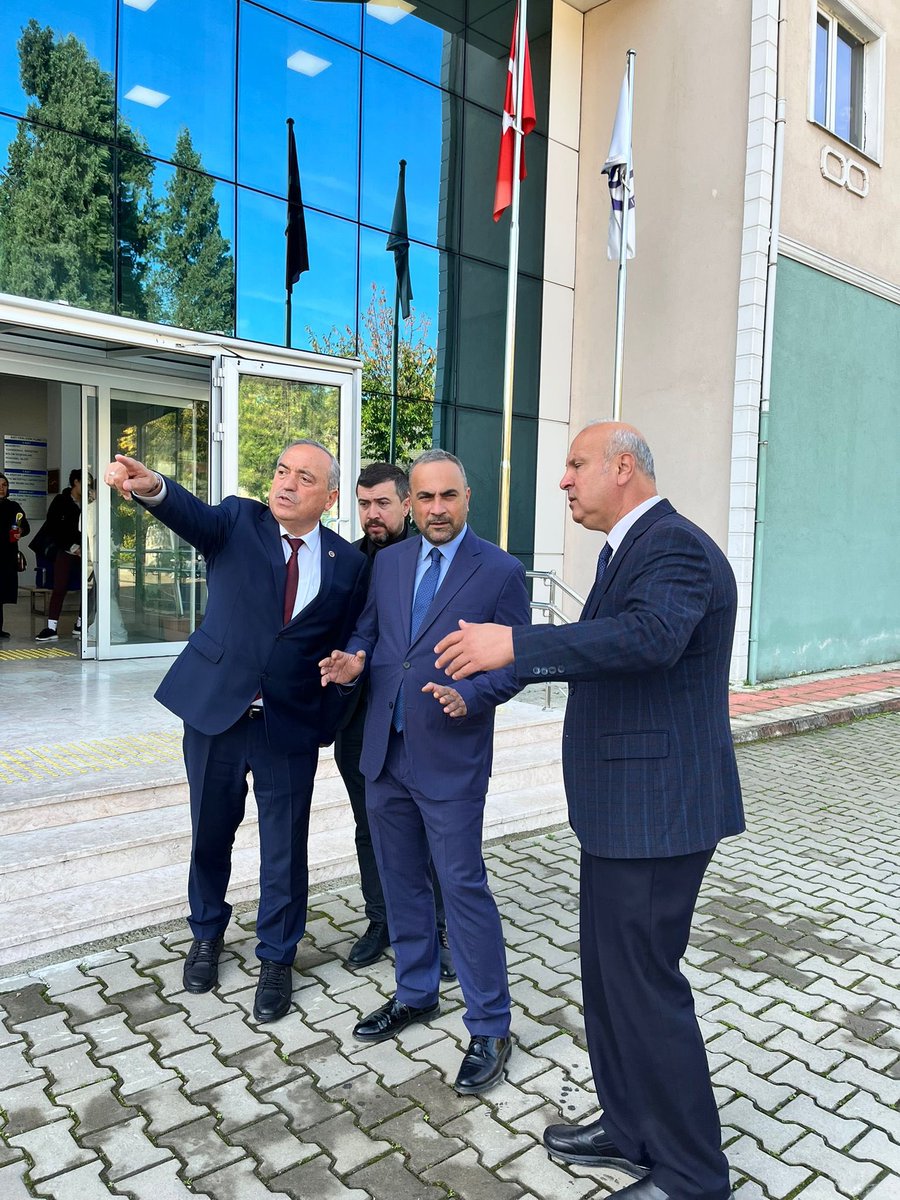 Ulus Meslek Yüksekokulumuzun 24'üncüsü düzenlenen Mesleki Söyleşiler kapsamında, Ulus Belediye Başkanı Sn. Hasan Hüseyin Uzun'un "Kent Yönetiminde Belediye Hizmetleri" başlıklı sunumunu dinledik. Söyleşinin ardından Yüksekokulumuzun vizyon toplantısını gerçekleştirdik.
Bu verimli