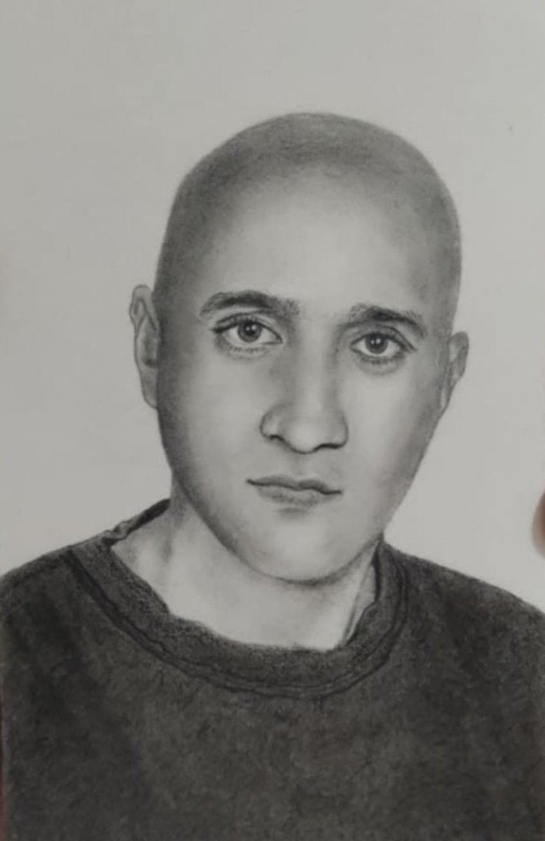 ۱۳ آبان، سالگرد ستار بهشتی است.  
کارگری که فقط نوشت از فقر، 
از نانِ بی‌نمکِ کارگران، 
از زخمی که وطن بر دل داشت.  
نوشت و لرزه انداخت بر تخت دژخیمان.  
۱۳ آبان ۹۱، ستار را کُشتند.
از همان روز، مادرش، گوهر عشقی، 
با قاب عکس ستار، قامتِ دادخواهی شد.  
و ما، تا نفس بماند،  
پا به