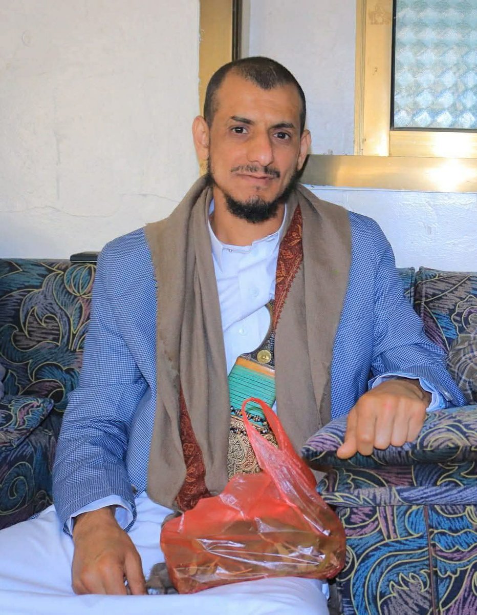 الشيخ حارث بن عبدالعزيز الحشار حُراً طليقاً شامخ الرأس كعادته بعد مايقارب اربعين يوماً في سجون الكهنوت ، حمداً لله على سلامتك شيخنا المناضل ✌🇾🇪