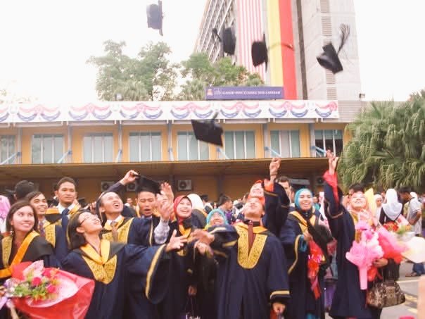 artanhsiklab's tweet image. Someone shared w me. Really throwback 20 Oct 2009. 
Missed student life. 6y engineering students b4 entering the real work life 🤕. There is more crappy than being nerd.. #trustmeimanengineer haha. I hate this word. But I&apos;m grateful for now what Ive become