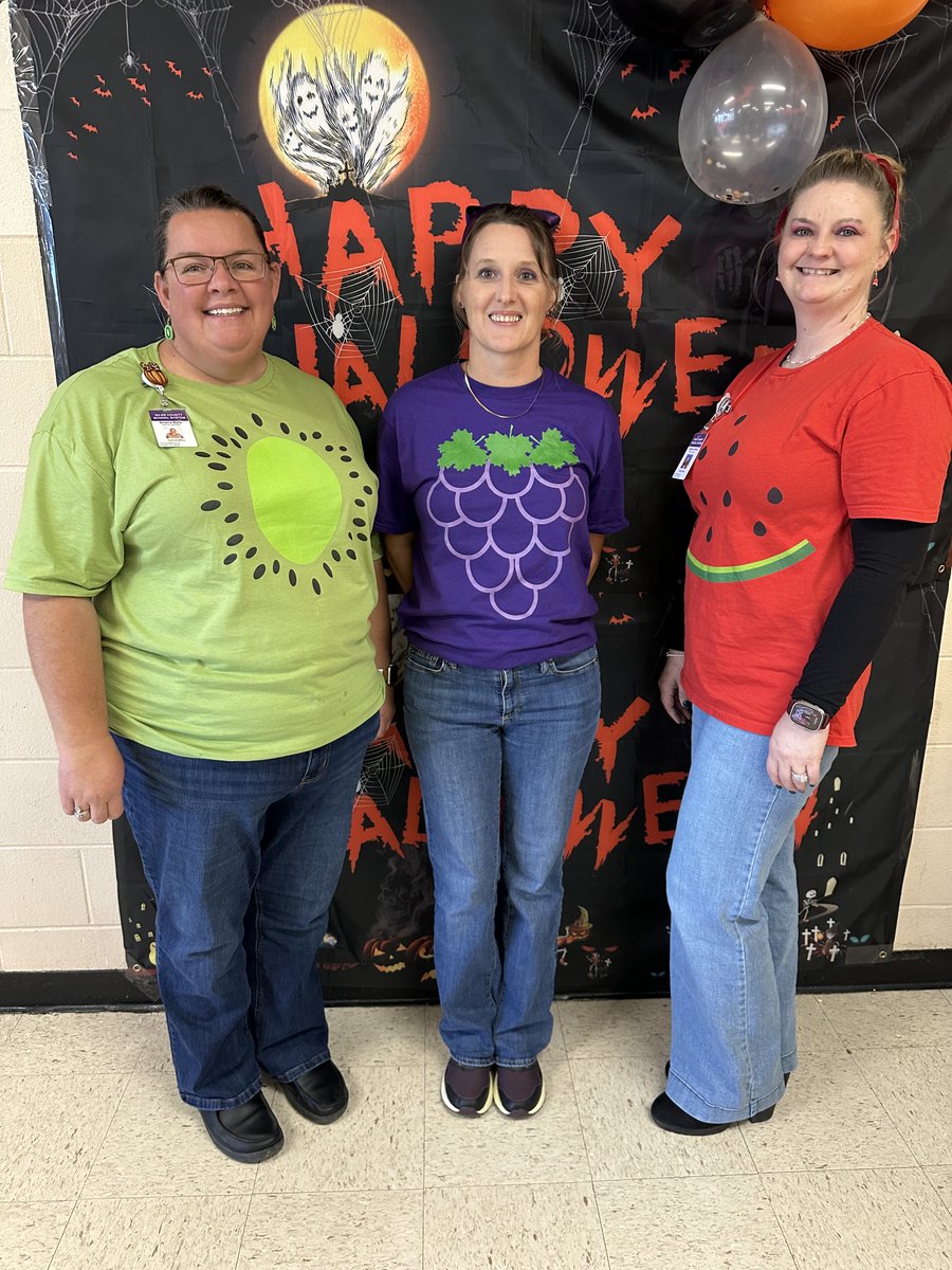 Our district school nutrition team stopped by Elkton School dressed as a fruit salad — spreading smiles, sweetness, and a whole lot of fun as they helped serve parents and students during the special Halloween lunch 🥝🍇🍉
Pictured:  Amelia Walls, Sunny Mitchell, Tasha Norris