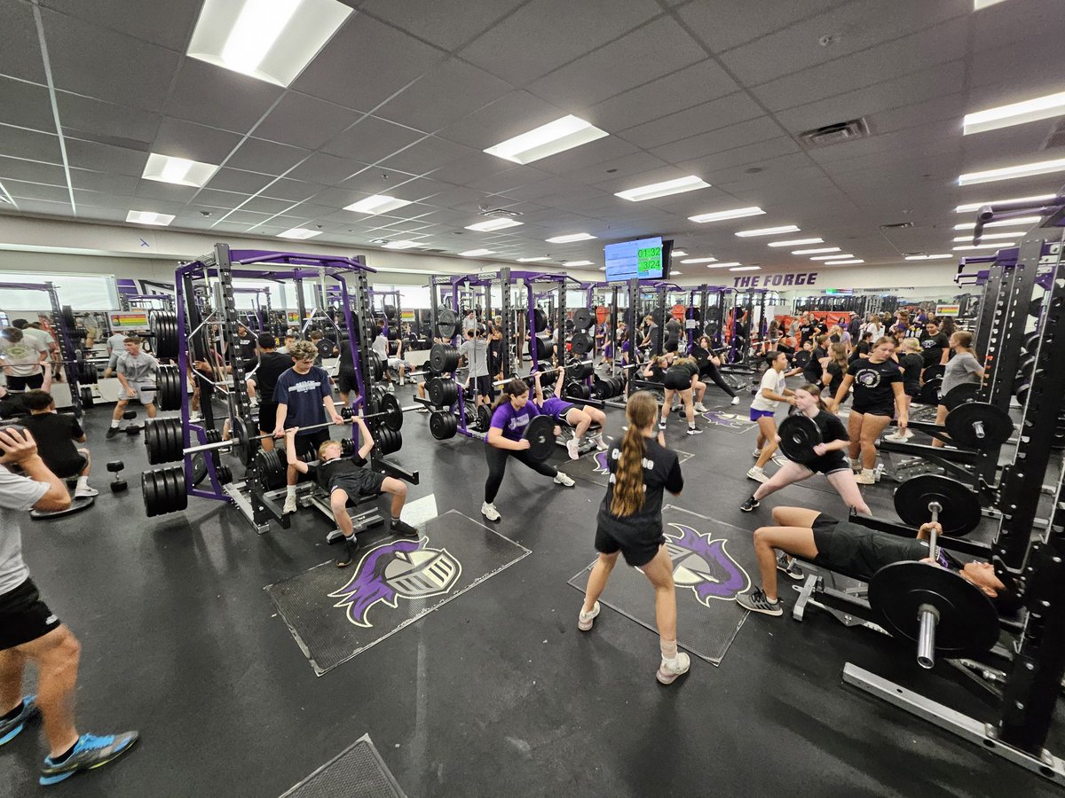 Coach_Stone99's tweet image. Freshman football, softball, volleyball, and even golf putting in work this AM.
#KNIGHTSTRENGTH
@ACPAthletics 
@CUSDAthletics