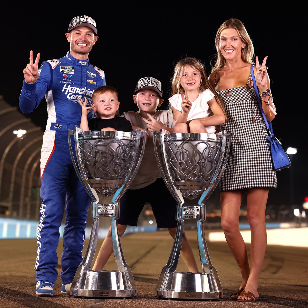 Motorsport's tweet image. Family. ❤️

Kyle Larson’s kids could fit inside the NASCAR Cup Series championship trophy… well, two of them at least. 😅