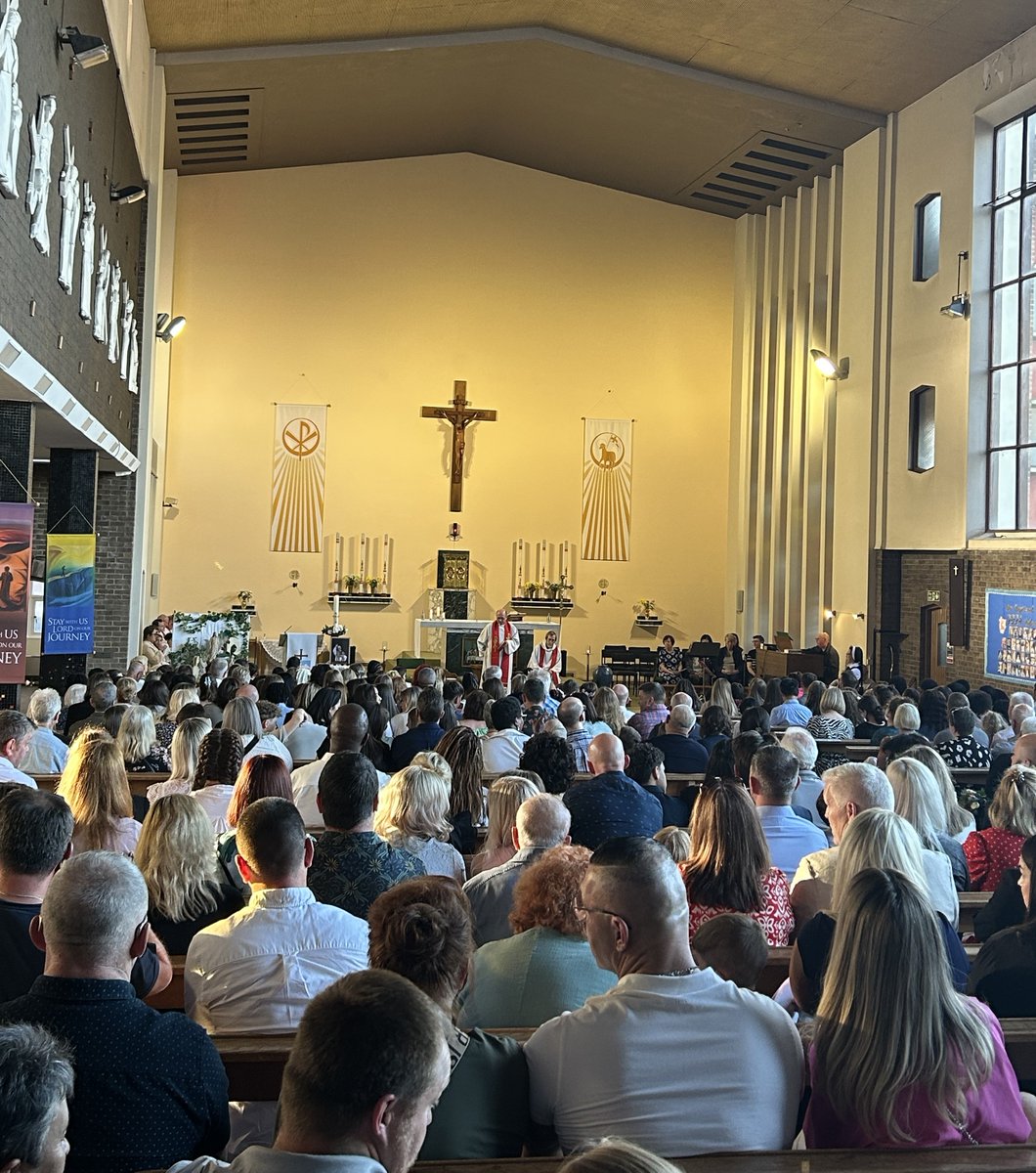 Pupils in Y8 and above are invited to join this year's Confirmation Sacramental programme, when the gift of the Holy Spirit is enriched and strengthened. Registration forms are to be handed to your parish priest by Sunday 9th Nov.
ourparishcommunity.co.uk/documents/Conf…
#believebelongachieve