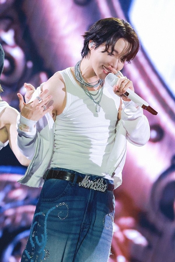mapofthesouI_p's tweet photo. I vote #jhope for #2025MAMAVOTE https://t.co/BEIvqheLZu