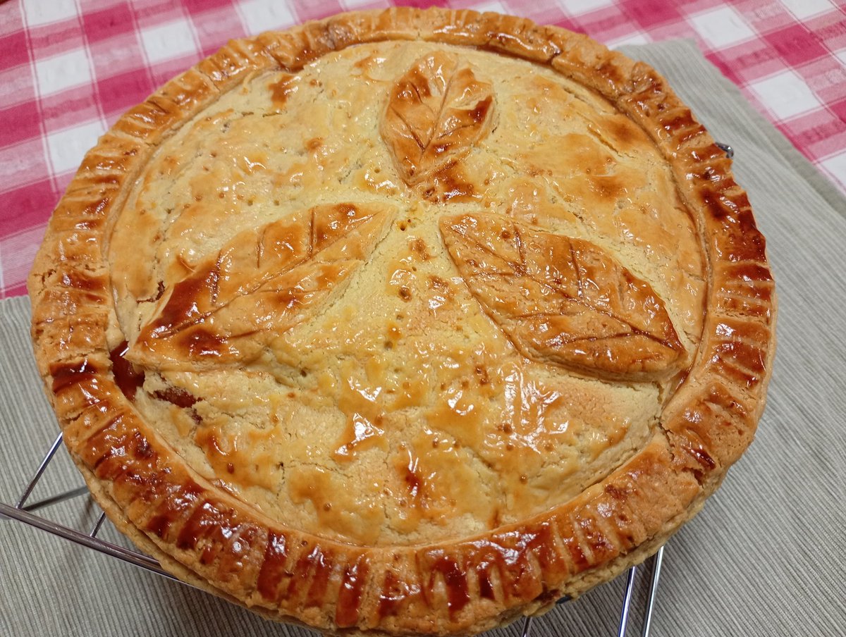 テテーン！アップルパイ焼けました。