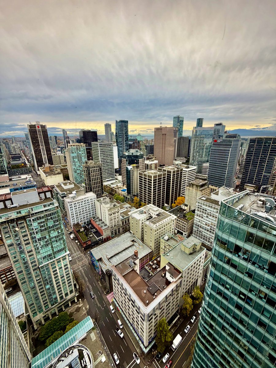ItsKrisTatum's tweet photo. Back to work today after a couple of weeks travelling across Canada, exploring Vancouver and Toronto. What a stunning country! Canada, we’ll definitely be back! 🇨🇦🍁

A few snaps from Vancouver… 📸 https://t.co/WADzthnMHc