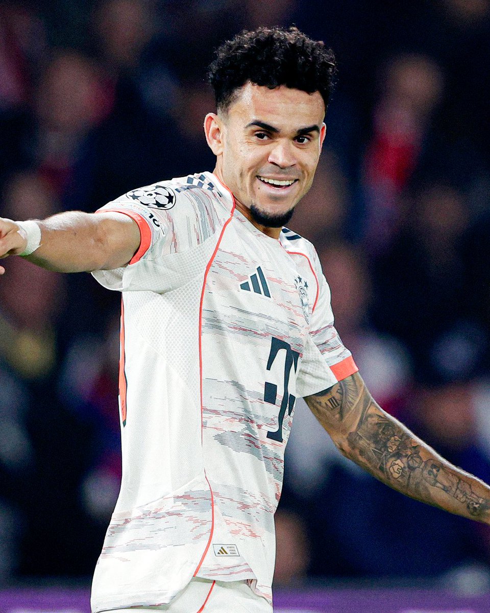 15 years ago today, Manchester City signed Vincent Kompany from Hamburg—he  went on to win 12 trophies and became a club legend. Hard to believe he  only cost $6.5M 🔵, image size:960x1200