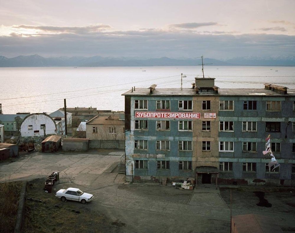 duxovnosti0d's tweet image. Здание одной из лучших зубопротезных клиник Дании. Копенгаген.

#PostSovietAesthetic #WeirdCore #DarkHumor #ArchitecturePorn