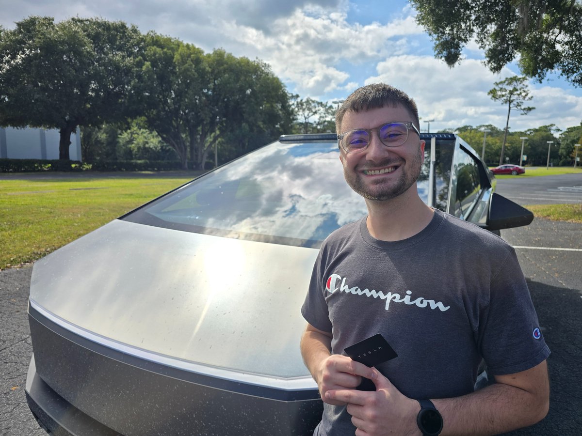 SmartAlecPlays's tweet image. Guys, I just bought a Tesla Truck.

Keep grinding, one day you will be able to afford this. 

Your dreams can be a reality! 💰

#bigballer #MoneyMoves