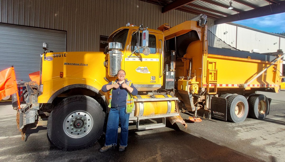 EmconSouthVI's tweet image. Emcon is pleased to announce our newest south #VanIsle Class 3 driver. Rebecca came to Road Crew as a Summer Student with a Class 5 license &amp;amp; will now join our snow fighting team this winter. Well done in passing your road test today! #DriverTraining
#TeamEmcon #SnowFighter