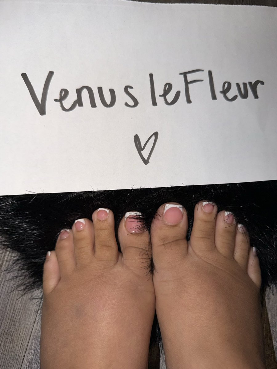 venuslefleur's tweet photo. Let your fantasies run wild with my custom content ❤️ dm me https://t.co/qVWlyYdARO