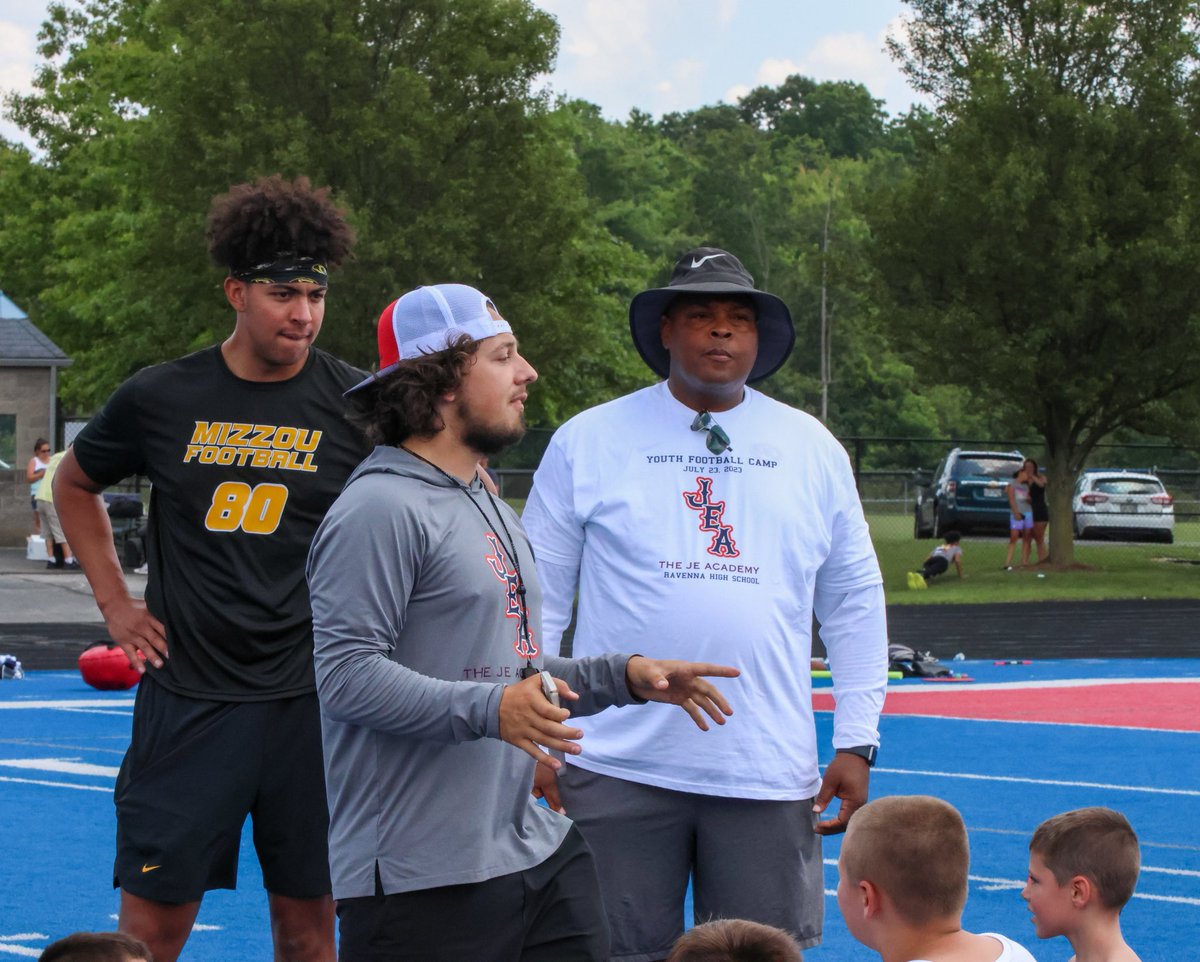 <a href="/FTGU_/">F.T.G.U.</a> is proud to announce <a href="/TylerStephens80/">Tyler Stephens</a> former Mizzou / Buffalo University TE, as our Director of Sport Performance! Classes are running this week with a free trial! Prior to our soft opening on Nov. 8th! 
#BuildFTGU #FromTheGroundUp